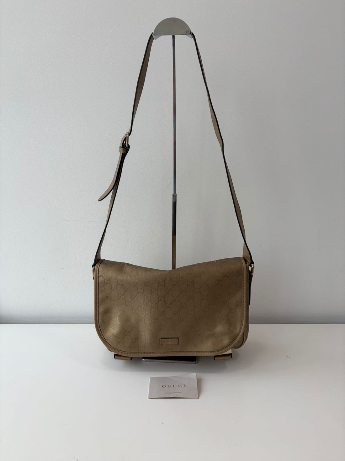 Gucci GG Imprimé Buckle Messenger