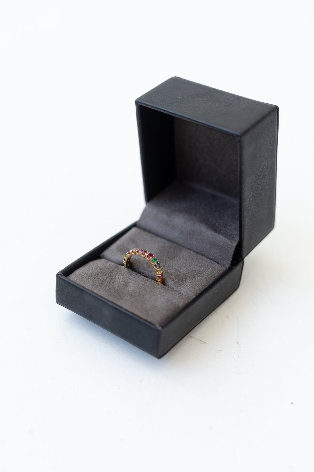 Anel Aliança Carolina Neves Ouro 18k com gemas 3mm