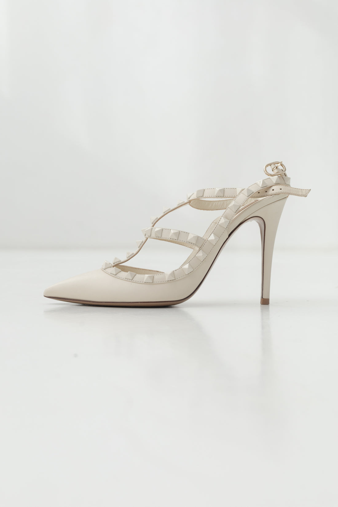Scarpin Valentino Garavani Rockstud TAM 38,5BR