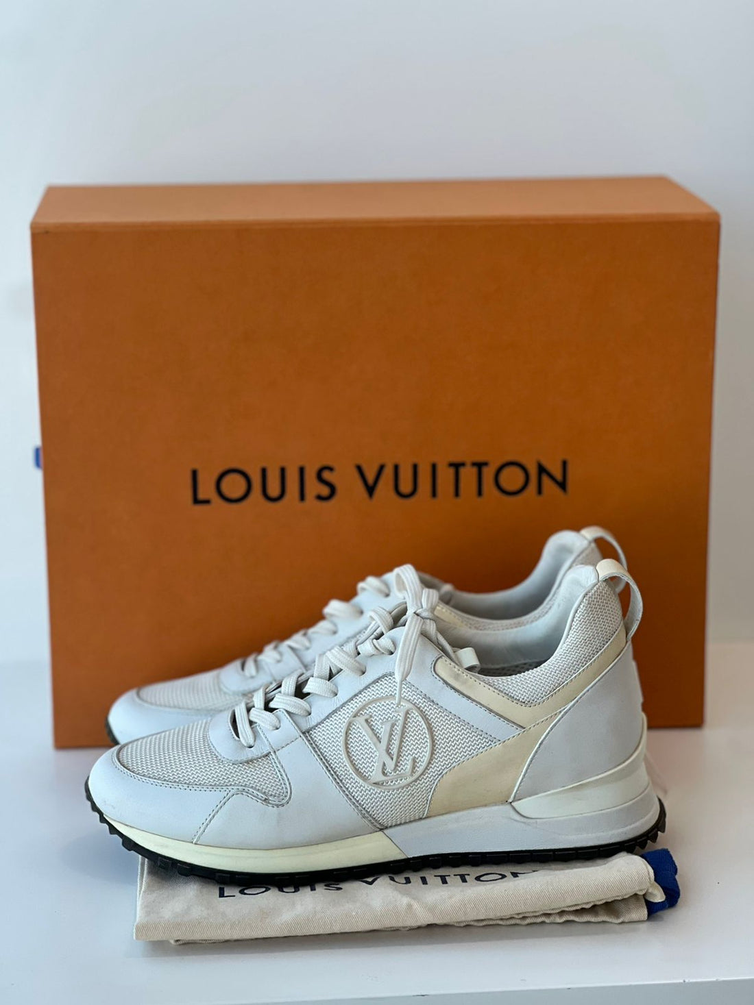 Tênis Louis Vuitton Run Away branco TAM 35/36 BR