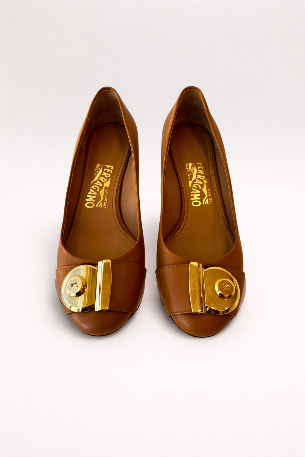 Salvatore Ferragamo Fiamma Keyhole TAM 36BR