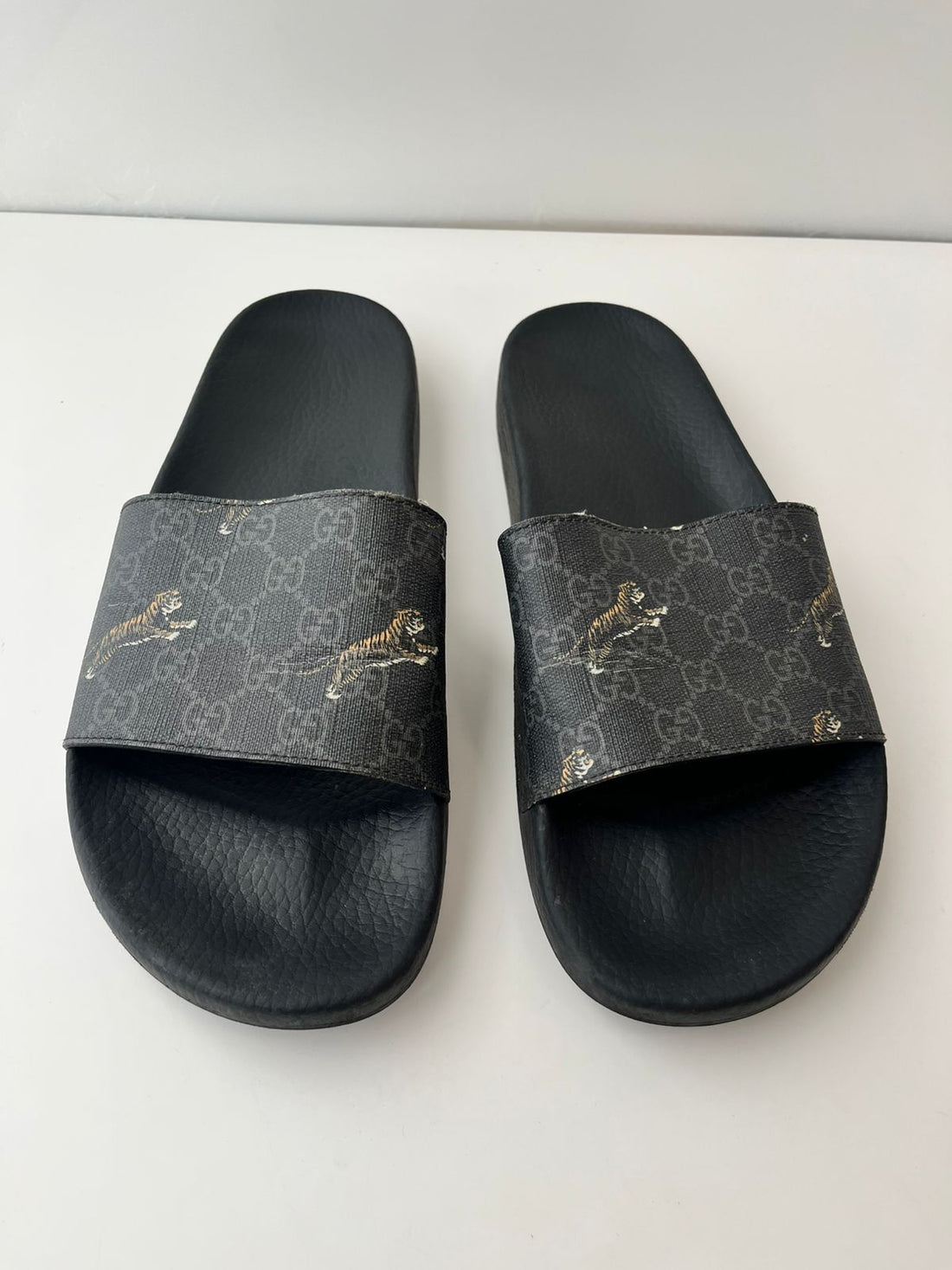 Gucci GG Supreme Tiger slides 45BR