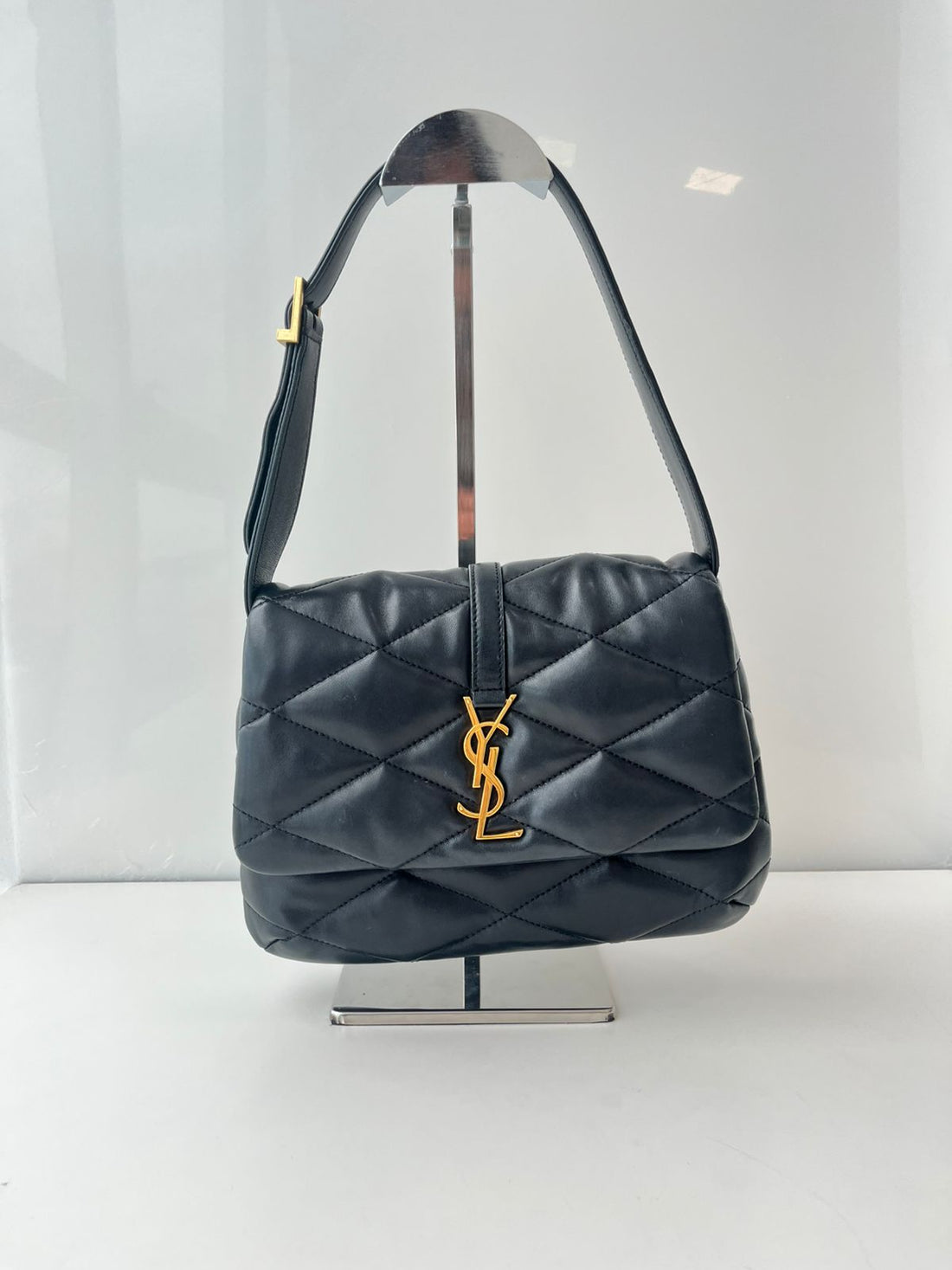 Saint Laurent Le 57